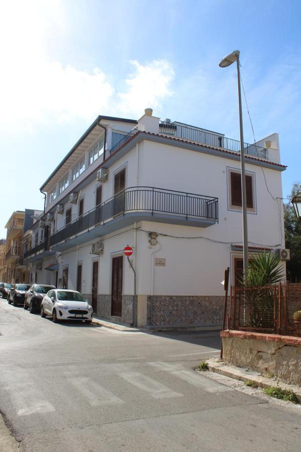 La Stanza Vicino Al Mare , Una Camera Da Letto E Bagno Con Balcone Vista Mare Appartement Balestrate Buitenkant foto