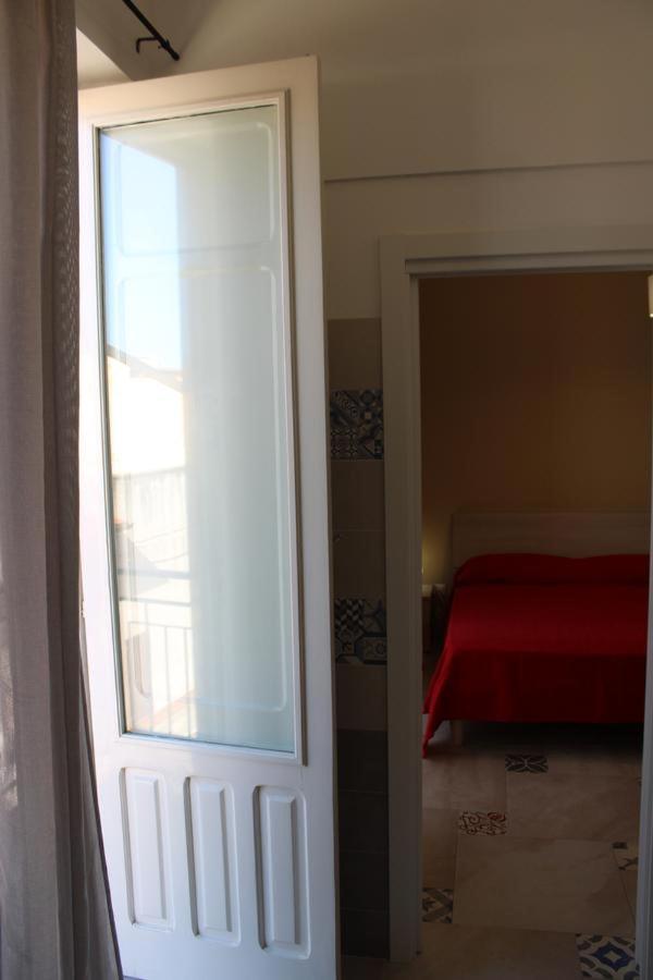 La Stanza Vicino Al Mare , Una Camera Da Letto E Bagno Con Balcone Vista Mare Appartement Balestrate Buitenkant foto