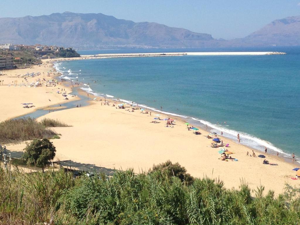 La Stanza Vicino Al Mare , Una Camera Da Letto E Bagno Con Balcone Vista Mare Appartement Balestrate Buitenkant foto