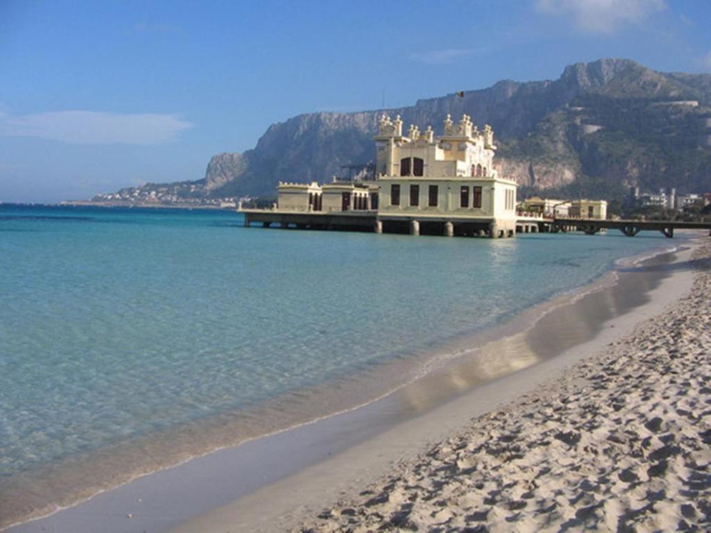 La Stanza Vicino Al Mare , Una Camera Da Letto E Bagno Con Balcone Vista Mare Appartement Balestrate Buitenkant foto