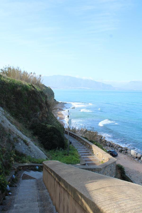 La Stanza Vicino Al Mare , Una Camera Da Letto E Bagno Con Balcone Vista Mare Appartement Balestrate Buitenkant foto