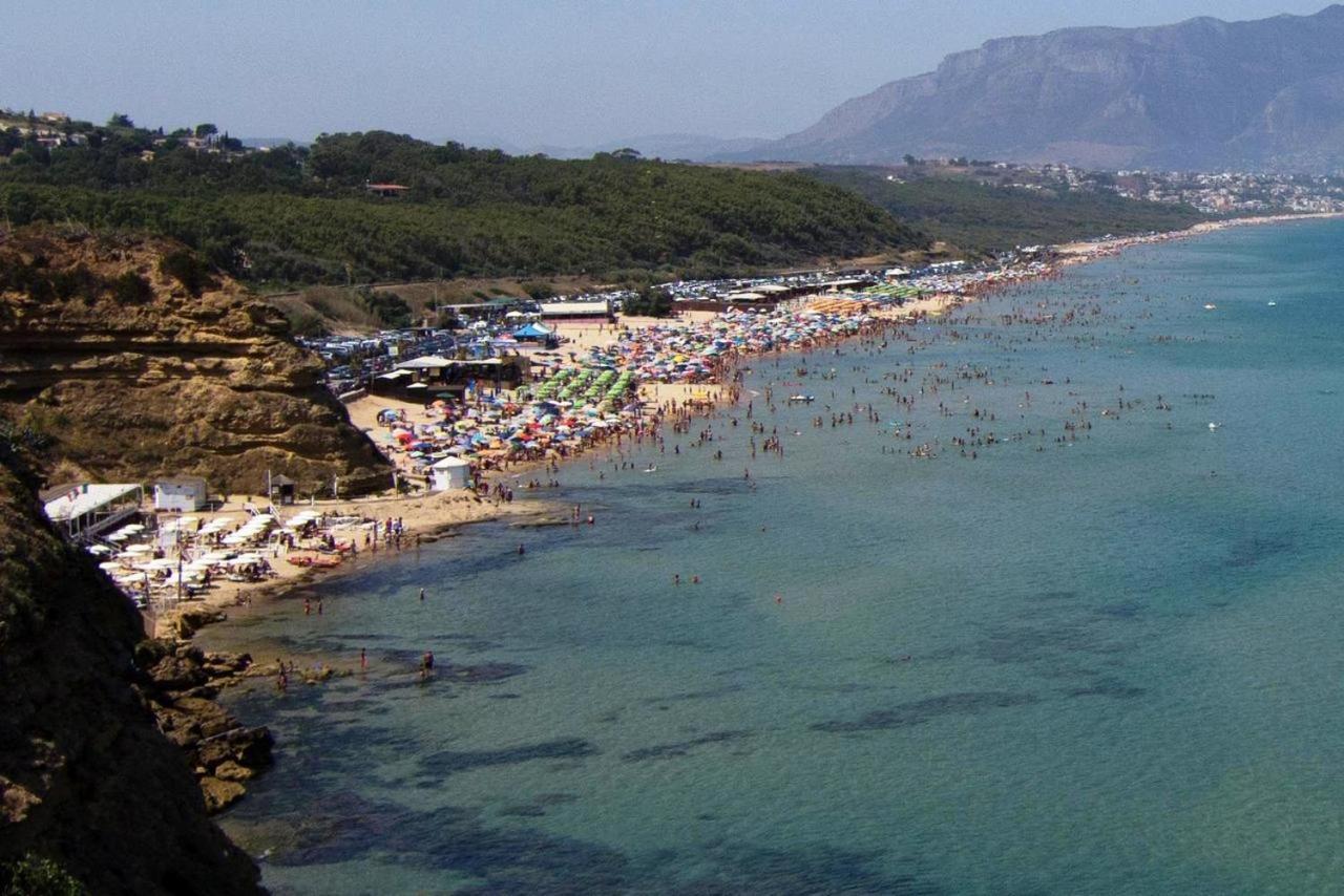 La Stanza Vicino Al Mare , Una Camera Da Letto E Bagno Con Balcone Vista Mare Appartement Balestrate Buitenkant foto