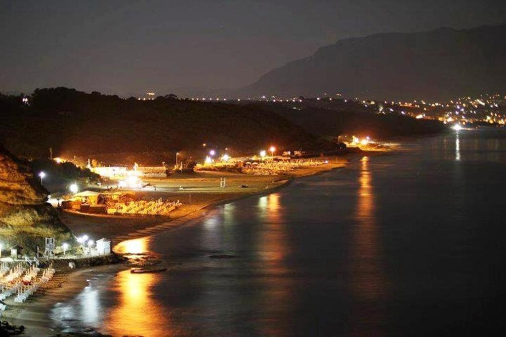 La Stanza Vicino Al Mare , Una Camera Da Letto E Bagno Con Balcone Vista Mare Appartement Balestrate Buitenkant foto