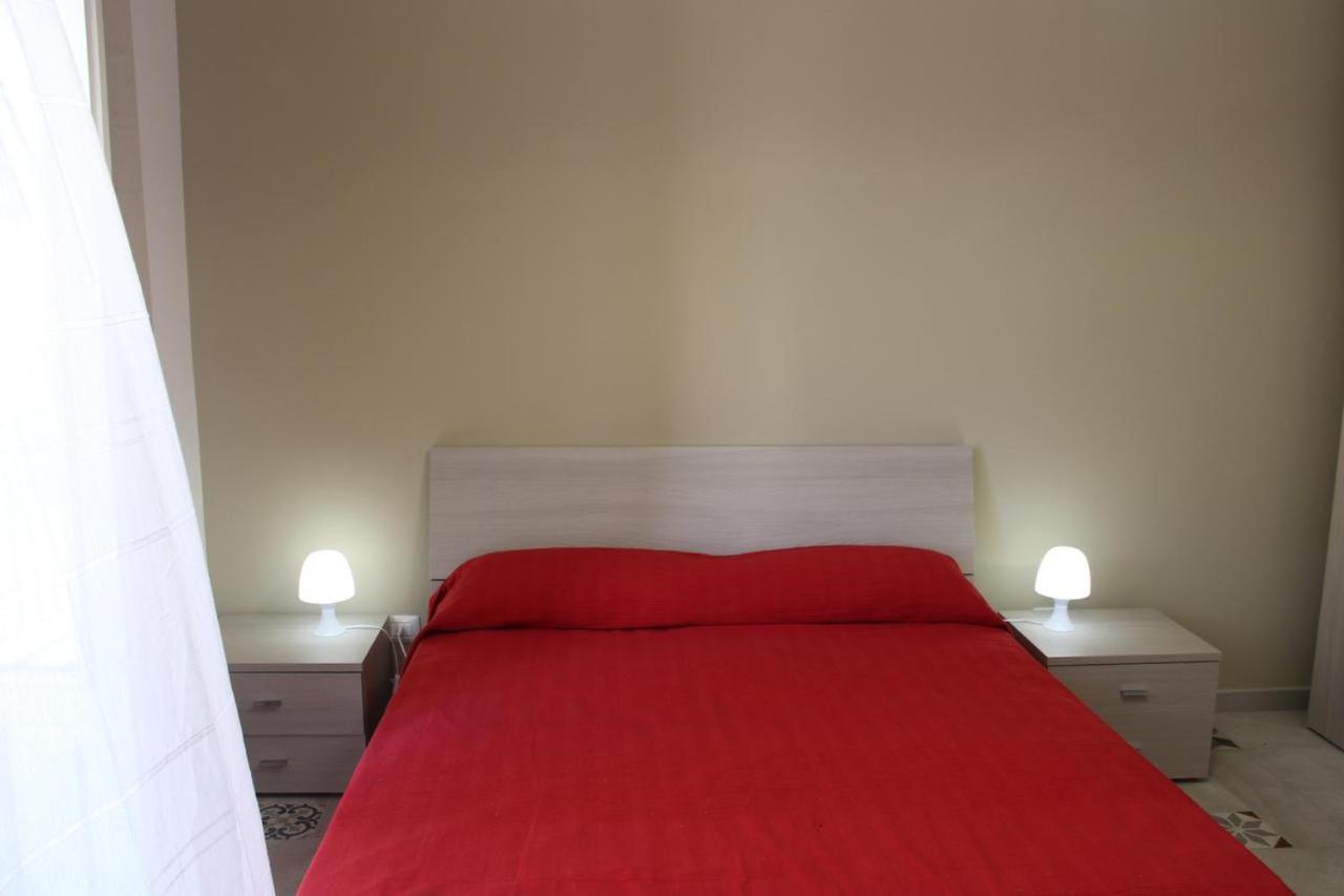 La Stanza Vicino Al Mare , Una Camera Da Letto E Bagno Con Balcone Vista Mare Appartement Balestrate Buitenkant foto