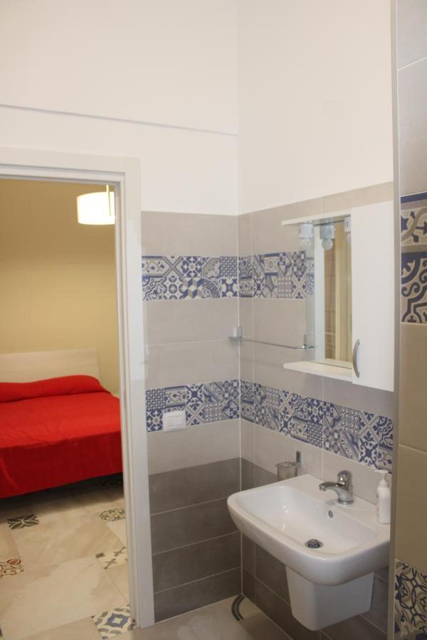 La Stanza Vicino Al Mare , Una Camera Da Letto E Bagno Con Balcone Vista Mare Appartement Balestrate Buitenkant foto