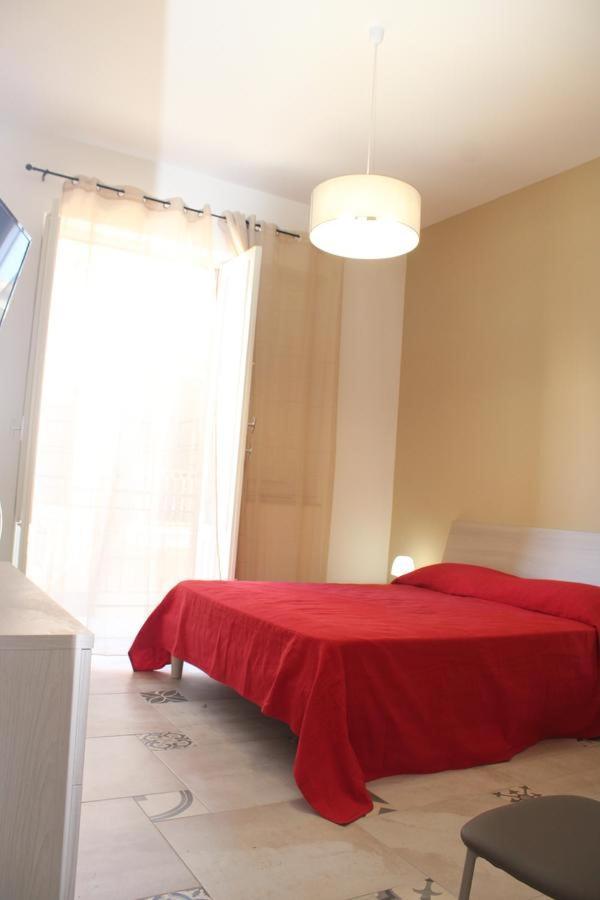 La Stanza Vicino Al Mare , Una Camera Da Letto E Bagno Con Balcone Vista Mare Appartement Balestrate Buitenkant foto